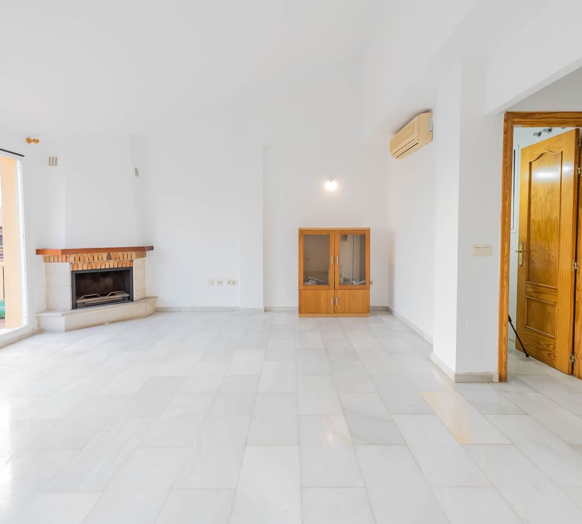 Townhouse in Torreblanca — photo 2 of 10