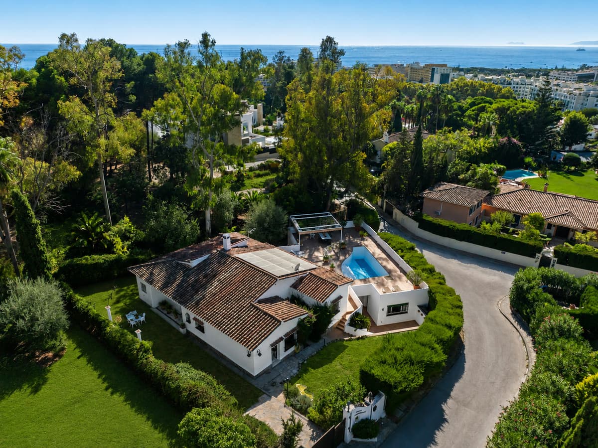 Detached Villa in Marbella — photo 1 of 10