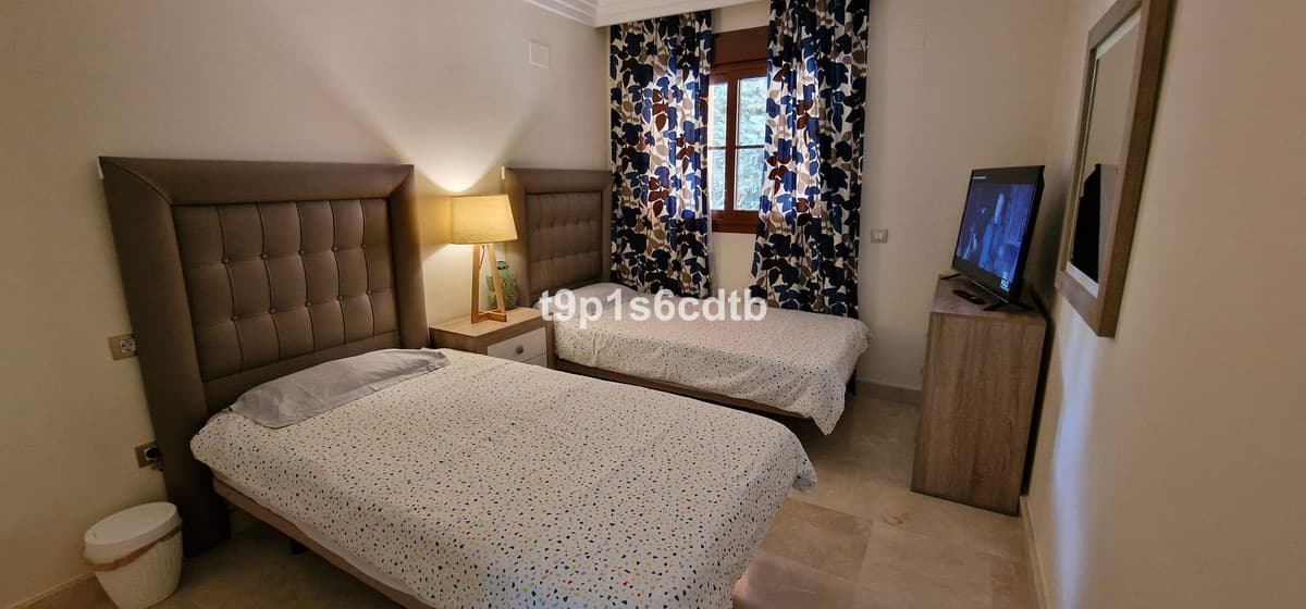 Ground Floor Apartment in Benahavís — photo 8 of 10