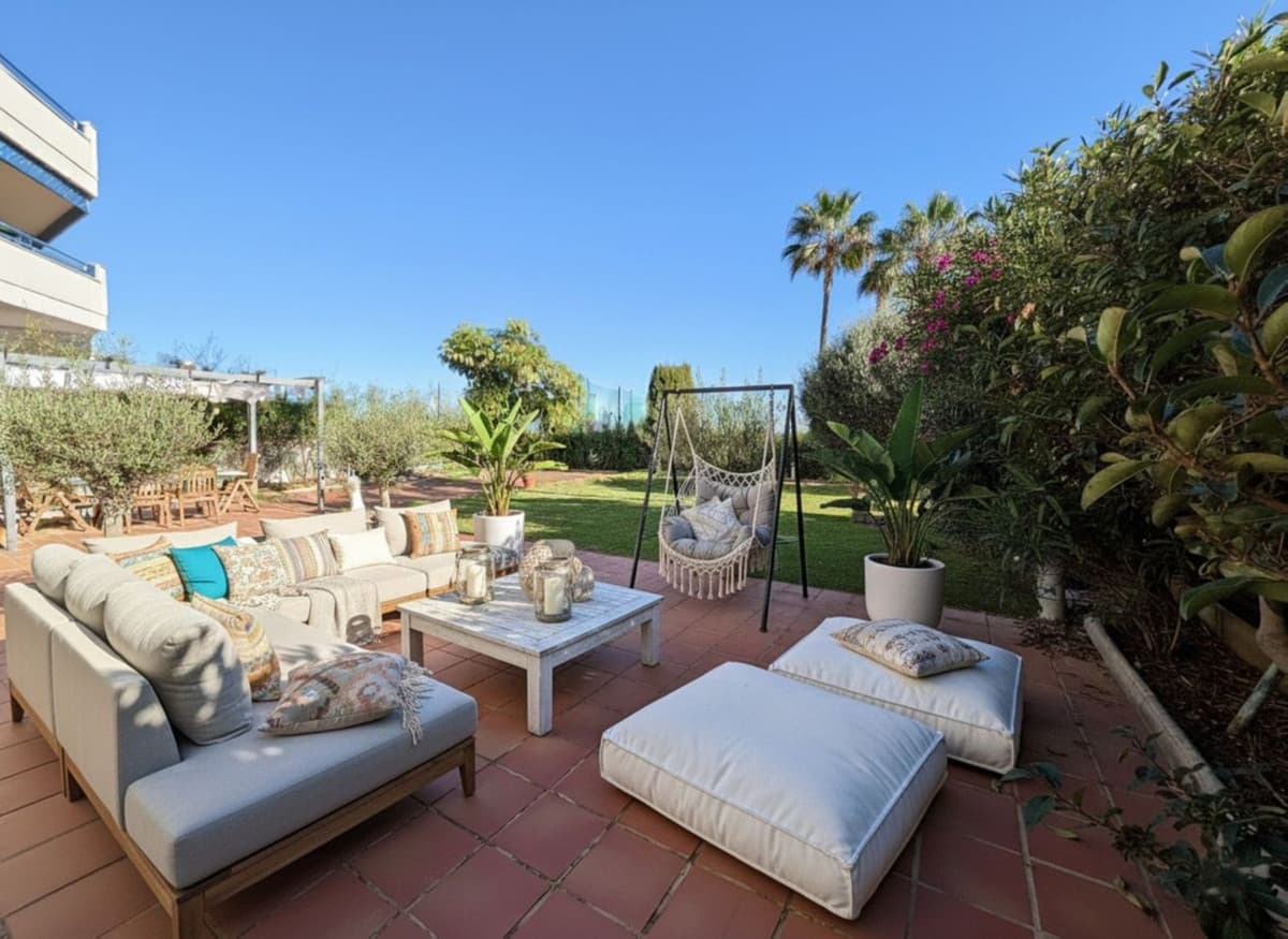 Ground Floor Apartment in San Luis de Sabinillas — photo 1 of 10