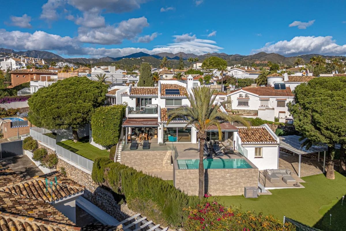 Detached Villa in Las Chapas — photo 2 of 10
