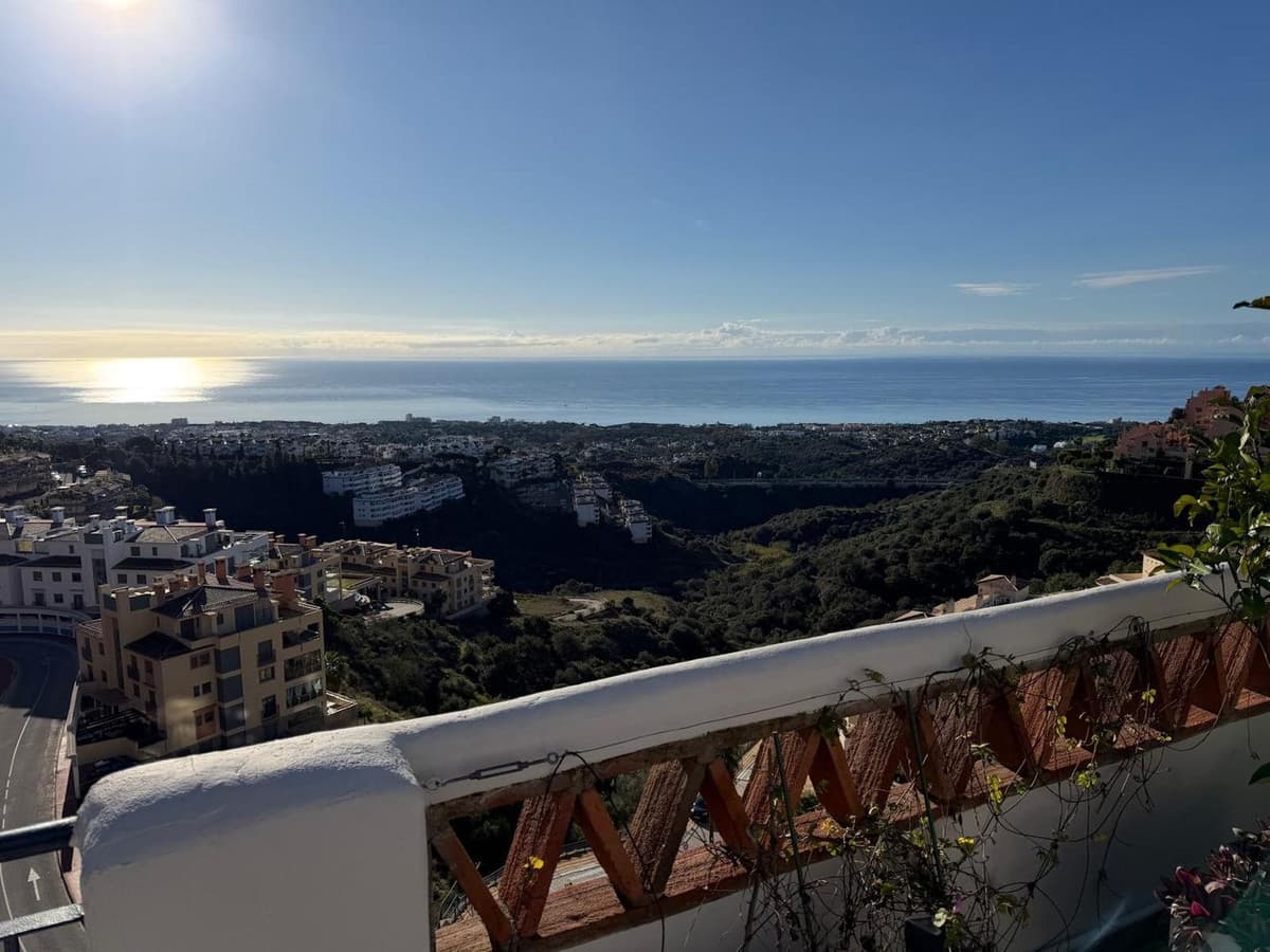 Penthouse in Calahonda — photo 1 of 10