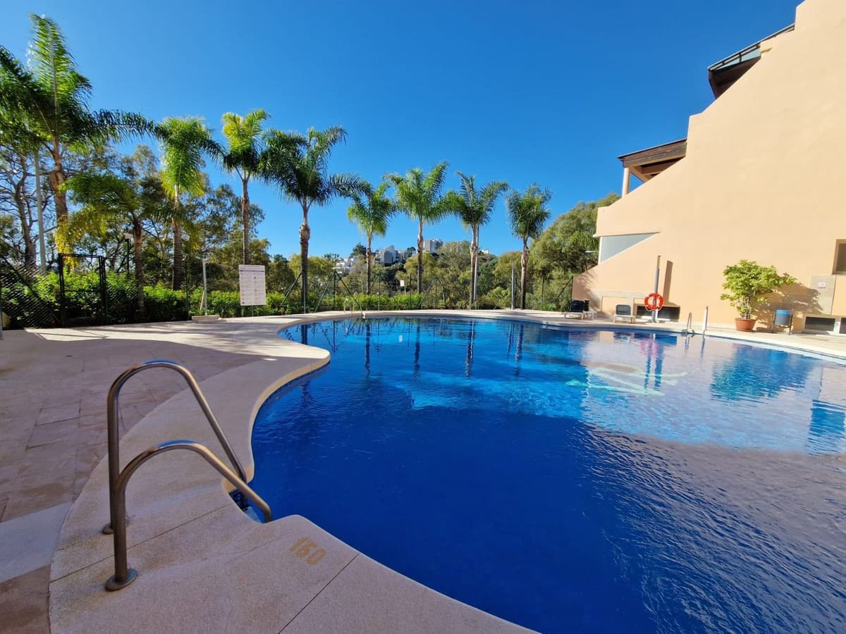 Middle Floor Apartment in Marbella — photo 1 of 10