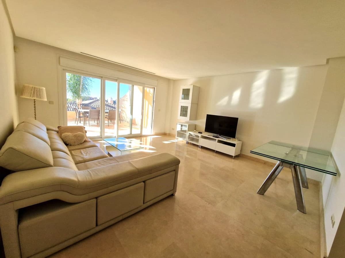 Middle Floor Apartment in Marbella — photo 2 of 10