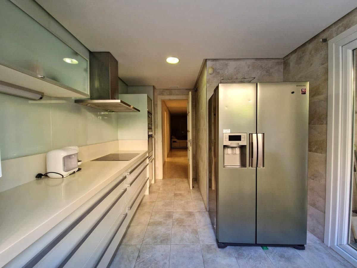 Middle Floor Apartment in Marbella — photo 5 of 10