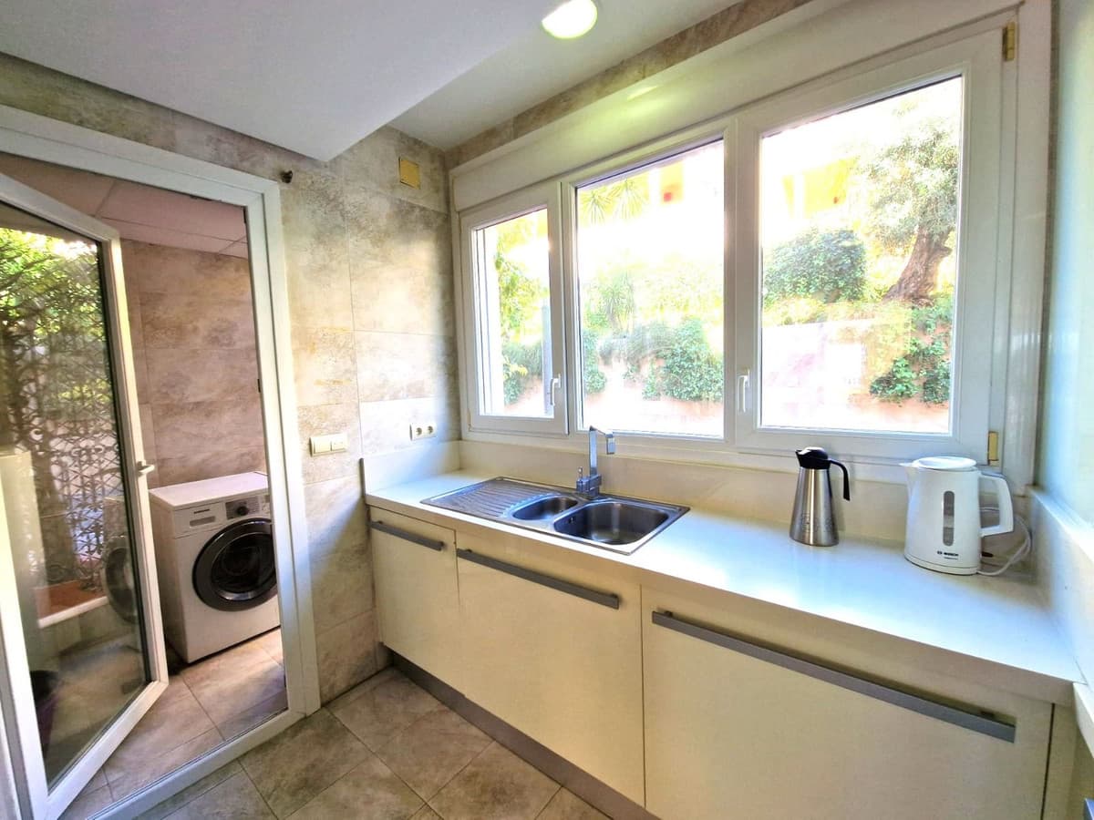 Middle Floor Apartment in Marbella — photo 6 of 10