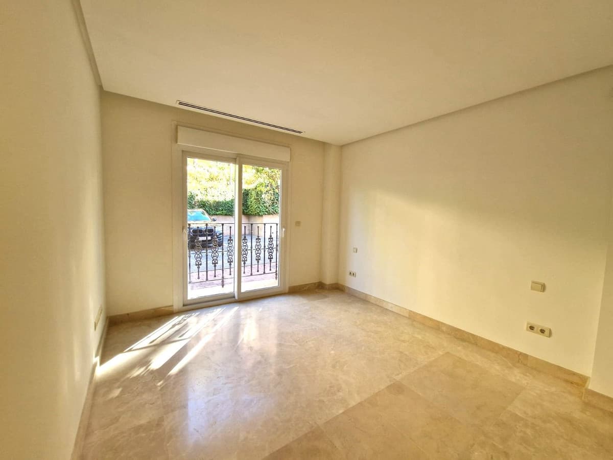 Middle Floor Apartment in Marbella — photo 7 of 10