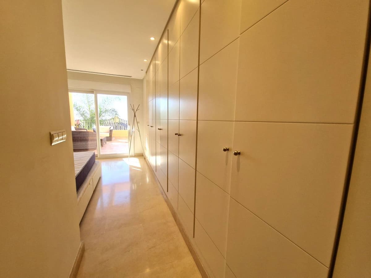 Middle Floor Apartment in Marbella — photo 8 of 10