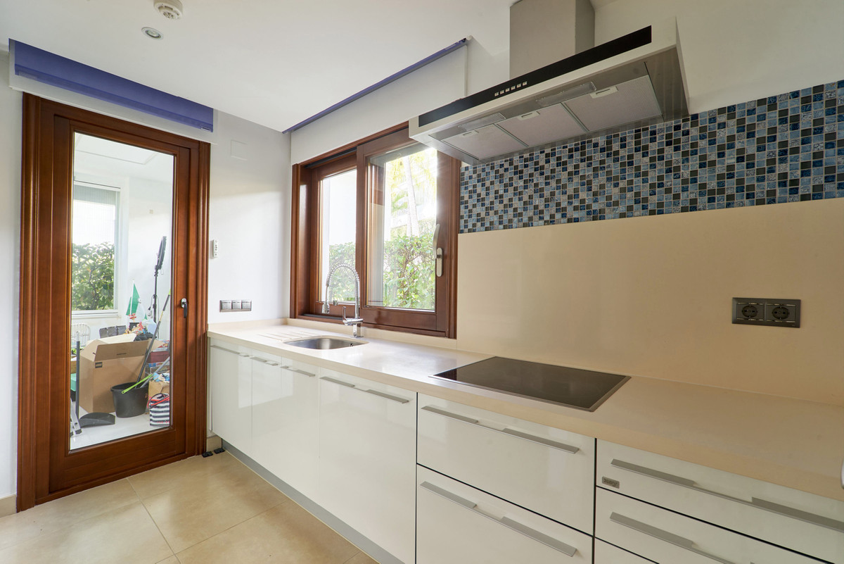 Ground Floor Apartment in Estepona — photo 10 of 10