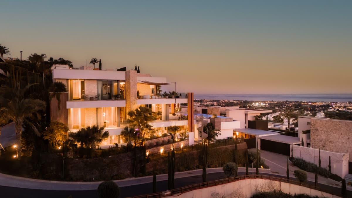 Detached Villa in La Quinta — photo 1 of 10