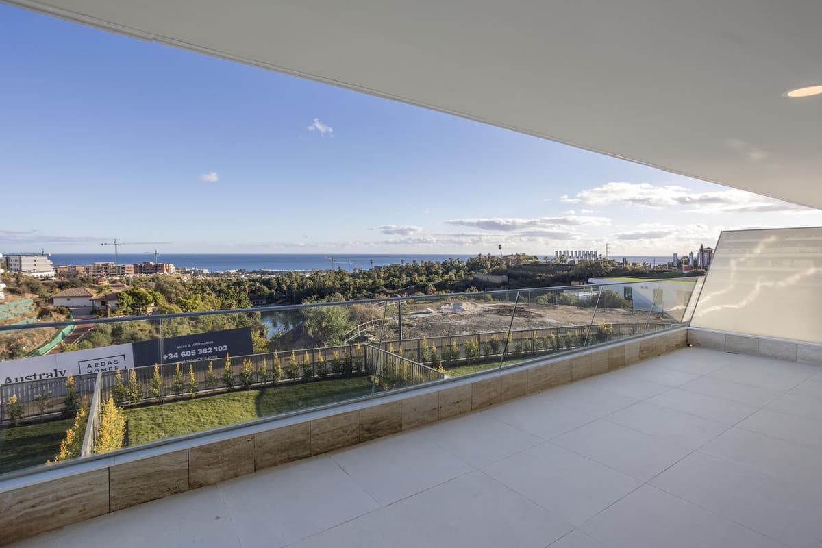 Middle Floor Apartment in Estepona — photo 7 of 10