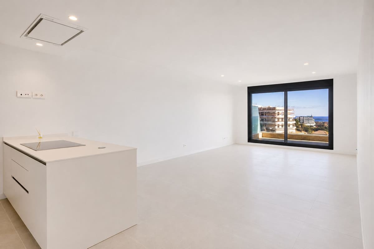 Middle Floor Apartment in Estepona — photo 9 of 10