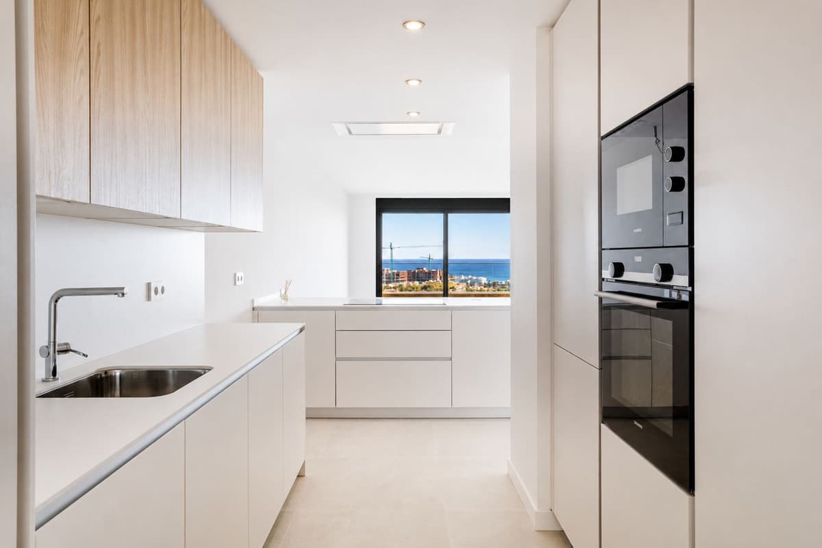 Middle Floor Apartment in Estepona — photo 10 of 10