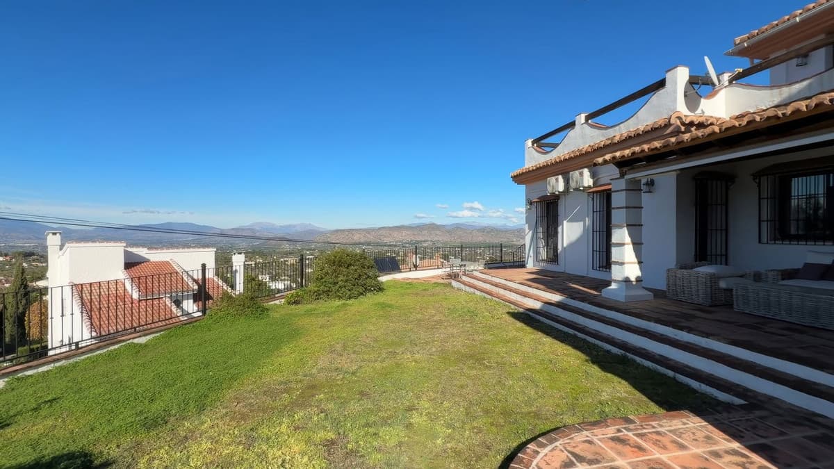 Detached Villa in Alhaurín el Grande — photo 3 of 10