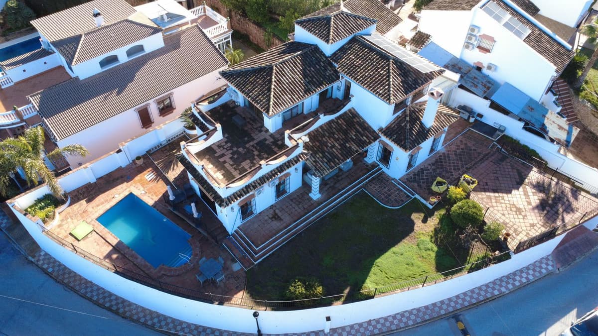 Detached Villa in Alhaurín el Grande — photo 4 of 10