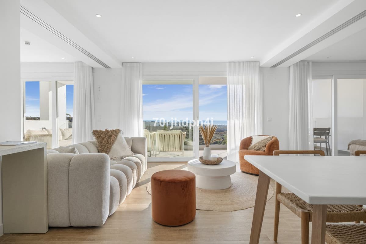 Middle Floor Apartment in Casares — photo 5 of 10