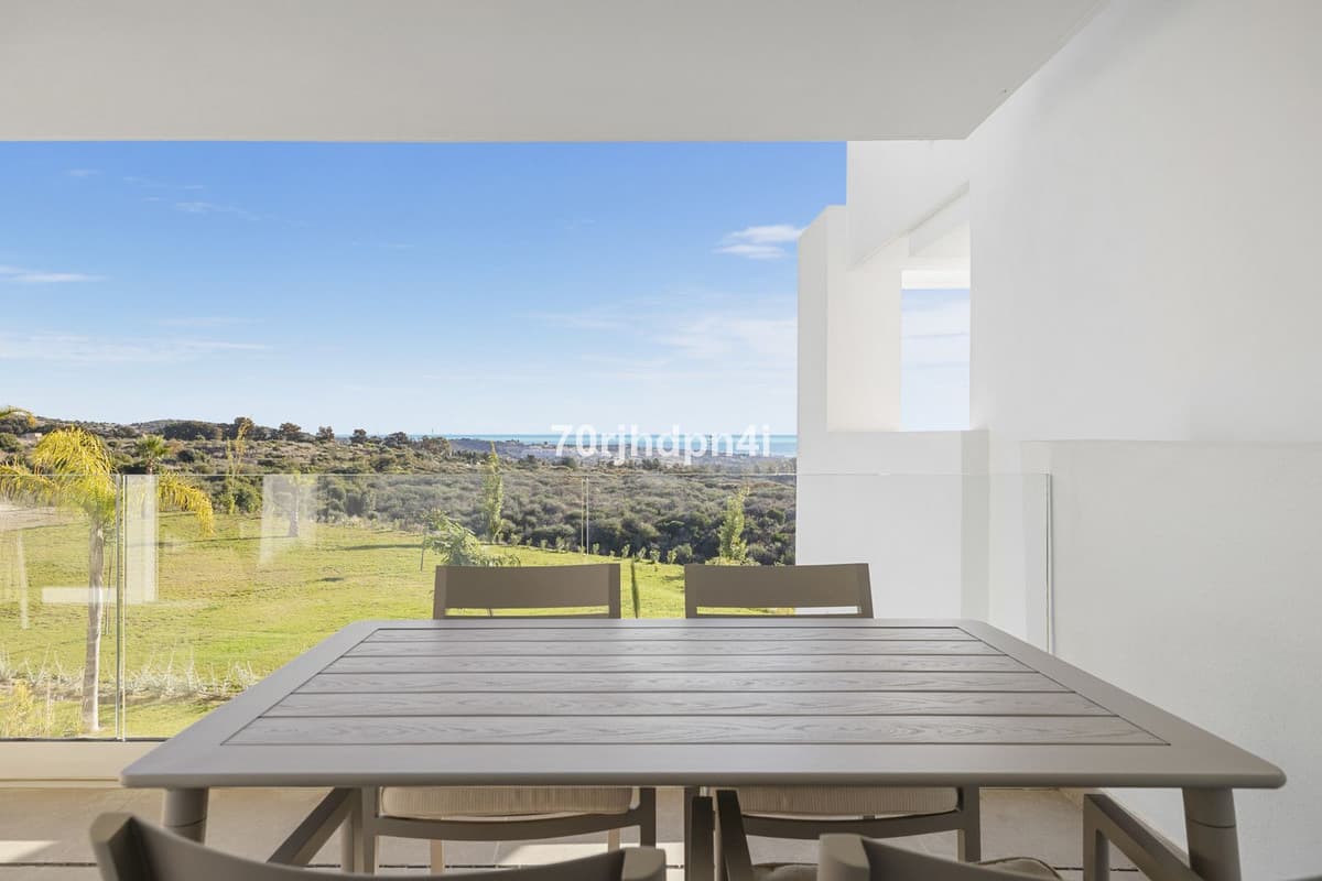 Middle Floor Apartment in Casares — photo 7 of 10