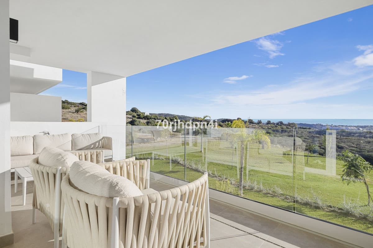 Middle Floor Apartment in Casares — photo 8 of 10