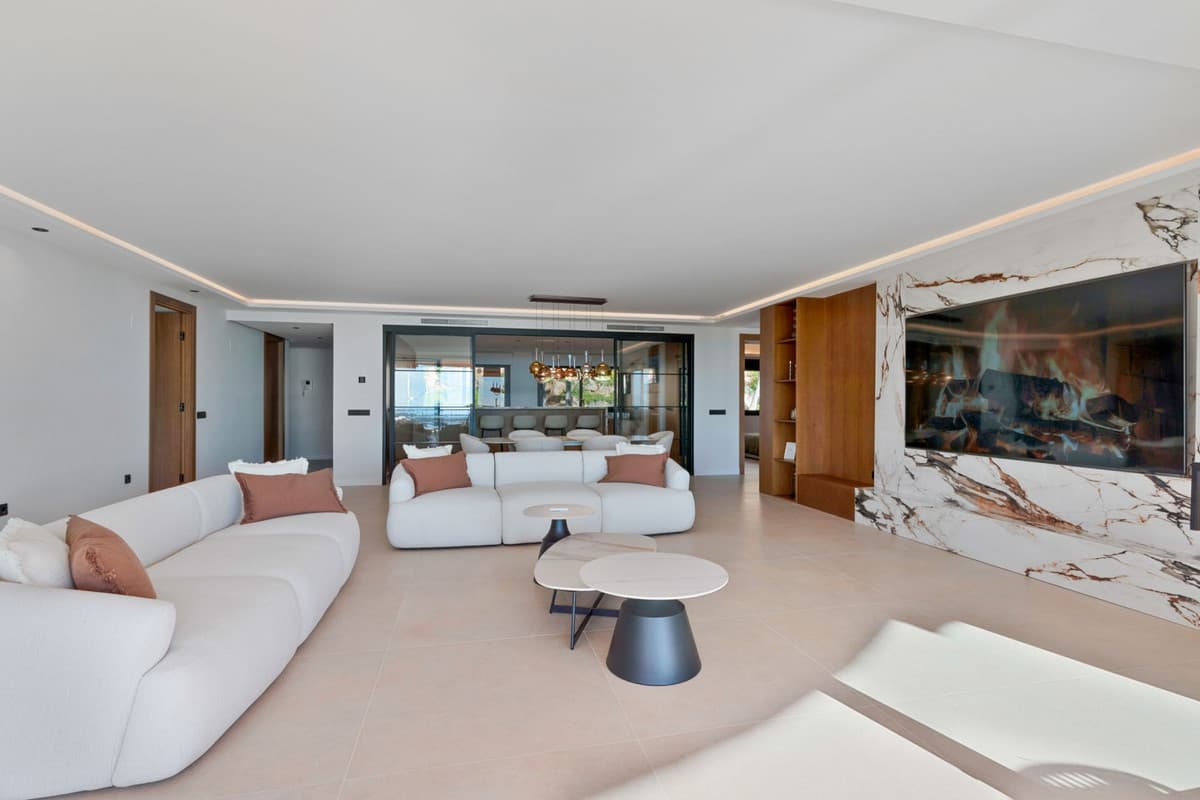 Middle Floor Apartment in Nueva Andalucía — photo 6 of 10