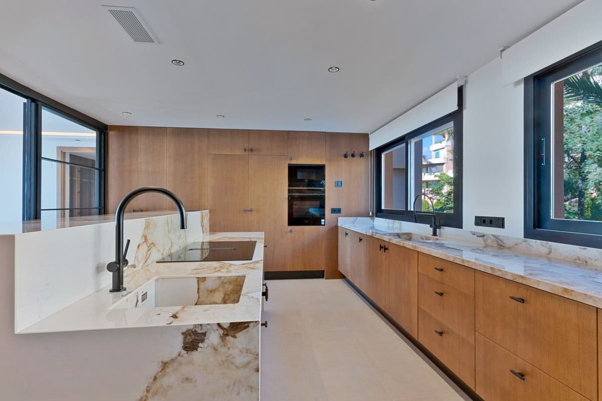 Middle Floor Apartment in Nueva Andalucía — photo 10 of 10