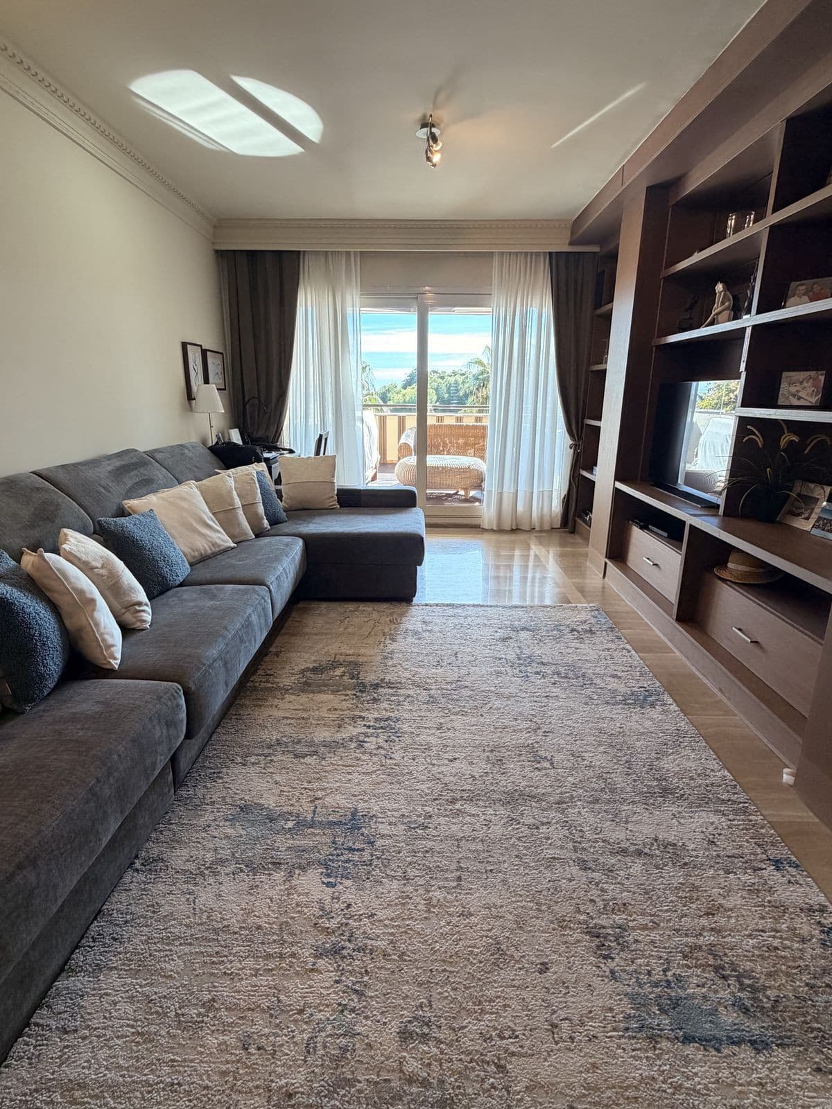 Middle Floor Apartment in Sierra Blanca — photo 3 of 10
