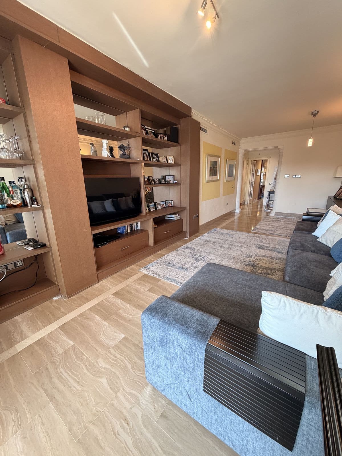Middle Floor Apartment in Sierra Blanca — photo 4 of 10