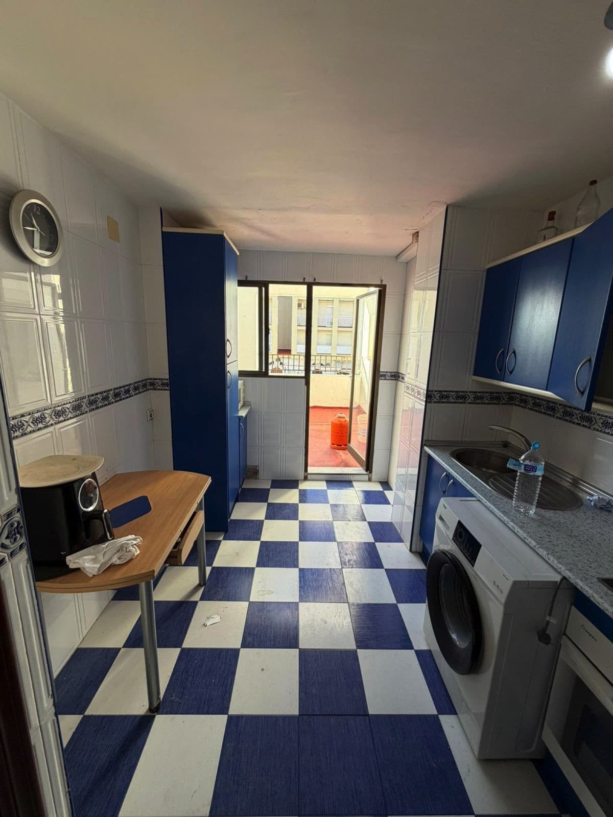 Middle Floor Apartment in San Luis de Sabinillas — photo 6 of 10