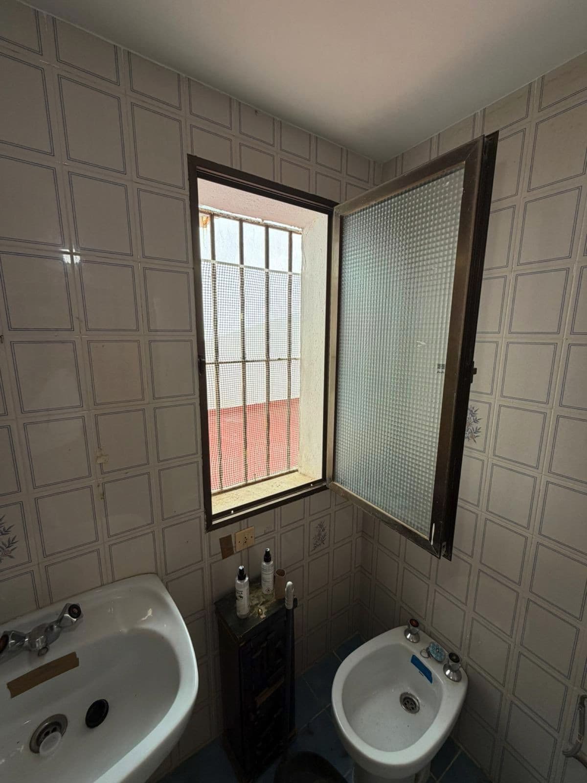 Middle Floor Apartment in San Luis de Sabinillas — photo 9 of 10