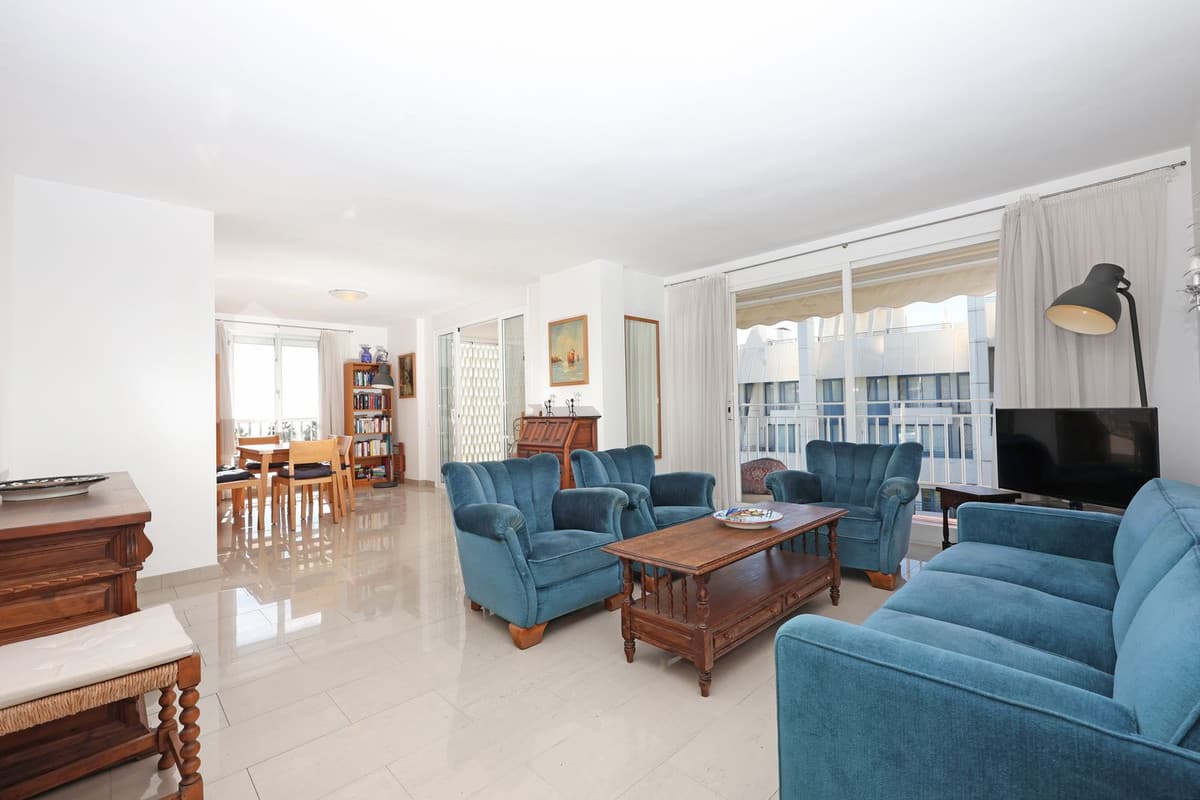 Middle Floor Apartment in Marbella — photo 2 of 10