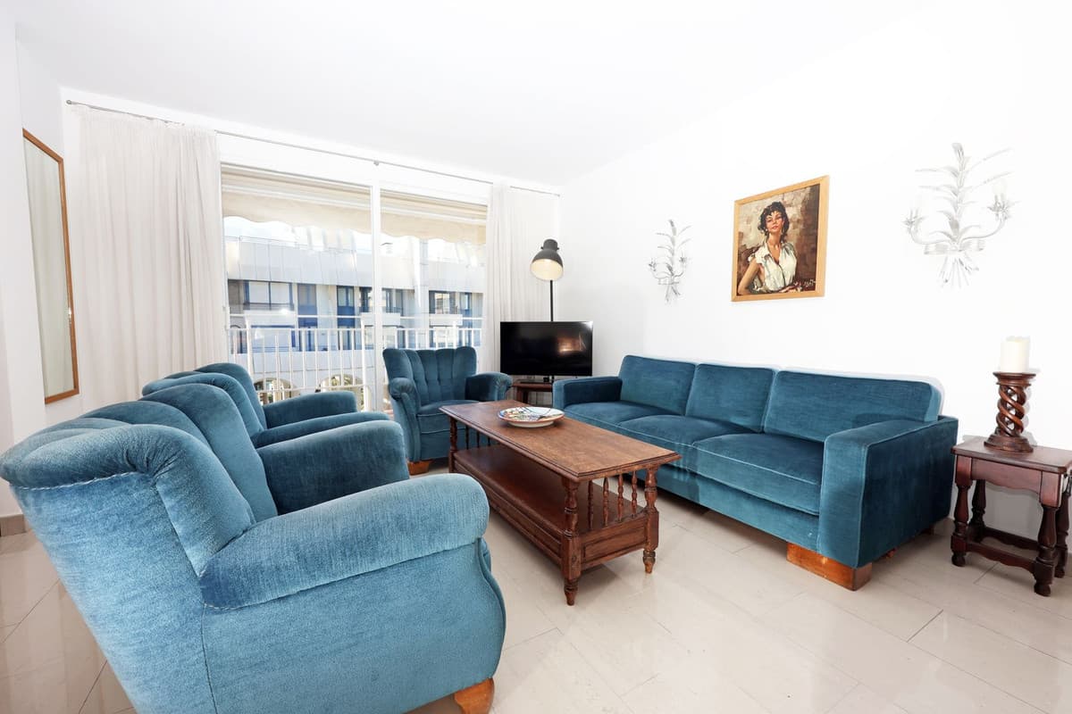 Middle Floor Apartment in Marbella — photo 3 of 10