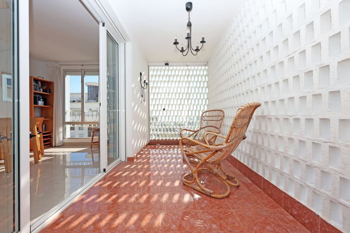 Middle Floor Apartment in Marbella — photo 7 of 10