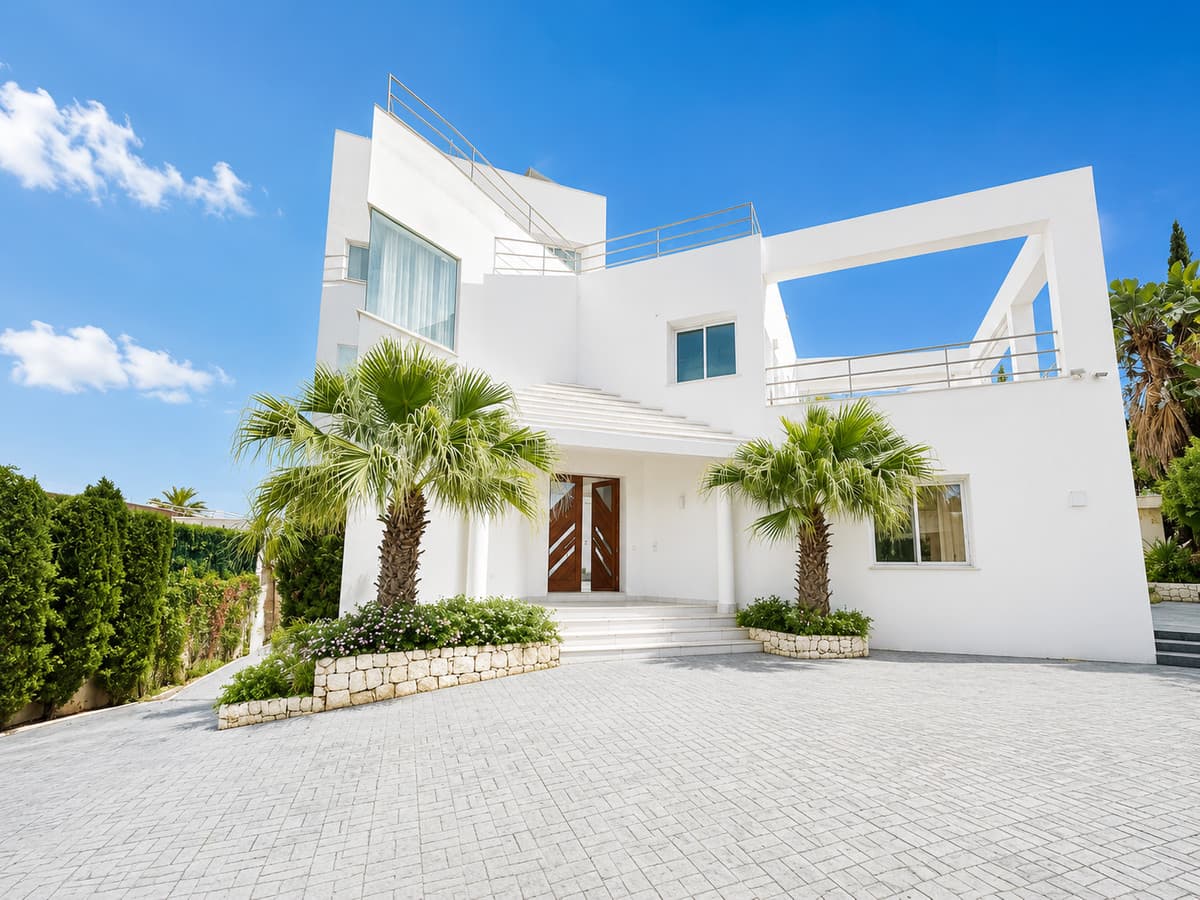 Detached Villa in Benahavís — photo 1 of 10