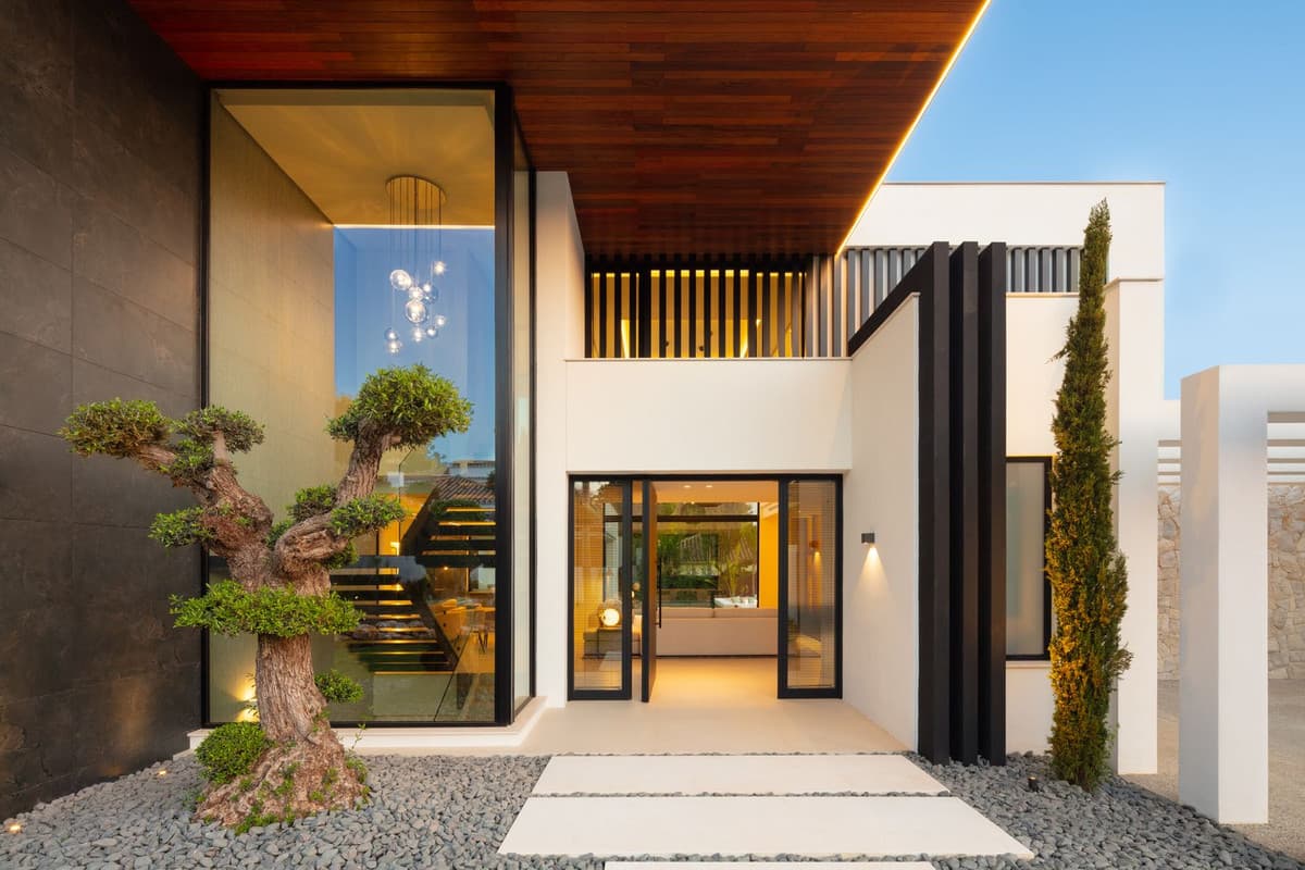 Detached Villa in Marbella — photo 1 of 10