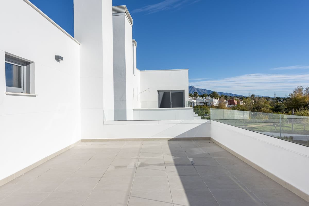 Penthouse Duplex in Bel Air — photo 5 of 10