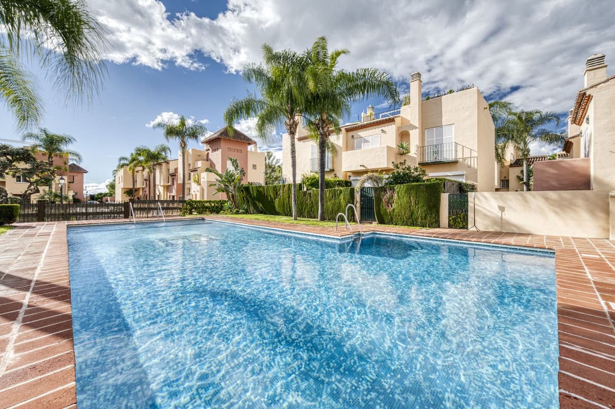 Townhouse in Marbella — photo 1 of 10
