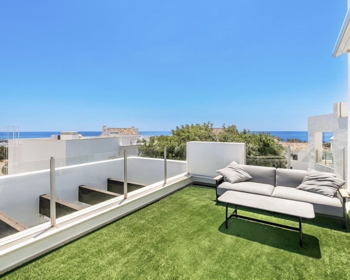 Penthouse in Altos de los Monteros — photo 1 of 10