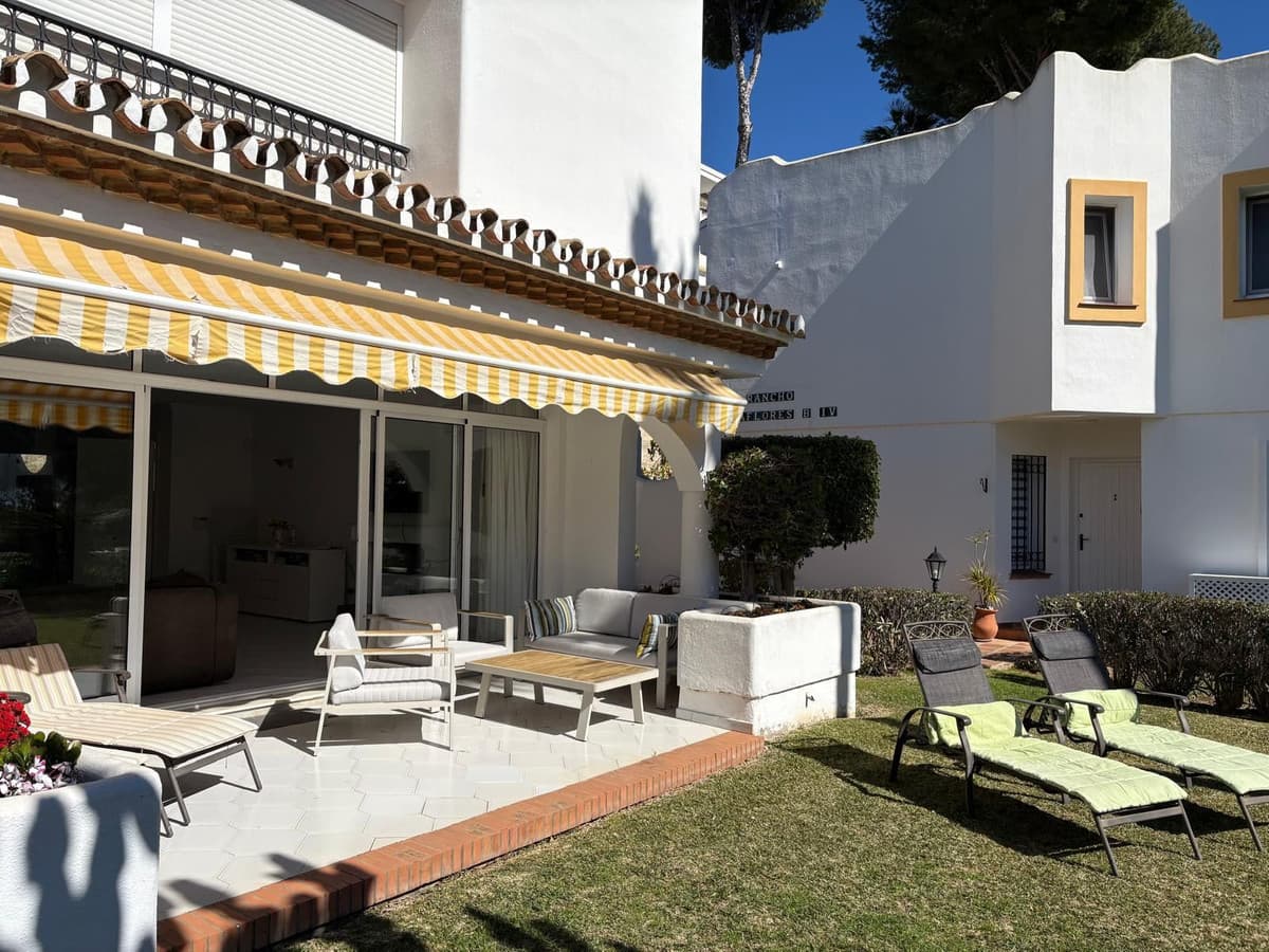 Semi-Detached House in Miraflores