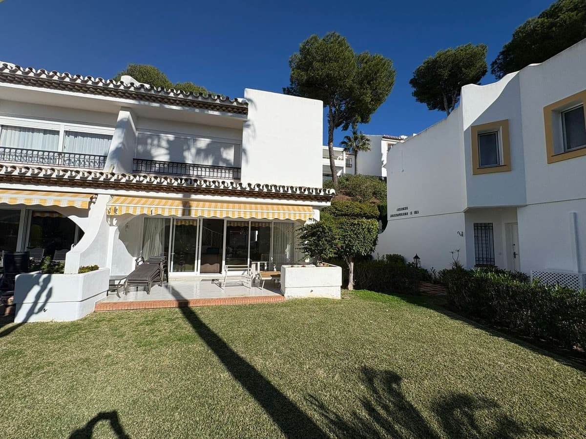 Semi-Detached House in Miraflores — photo 2 of 10