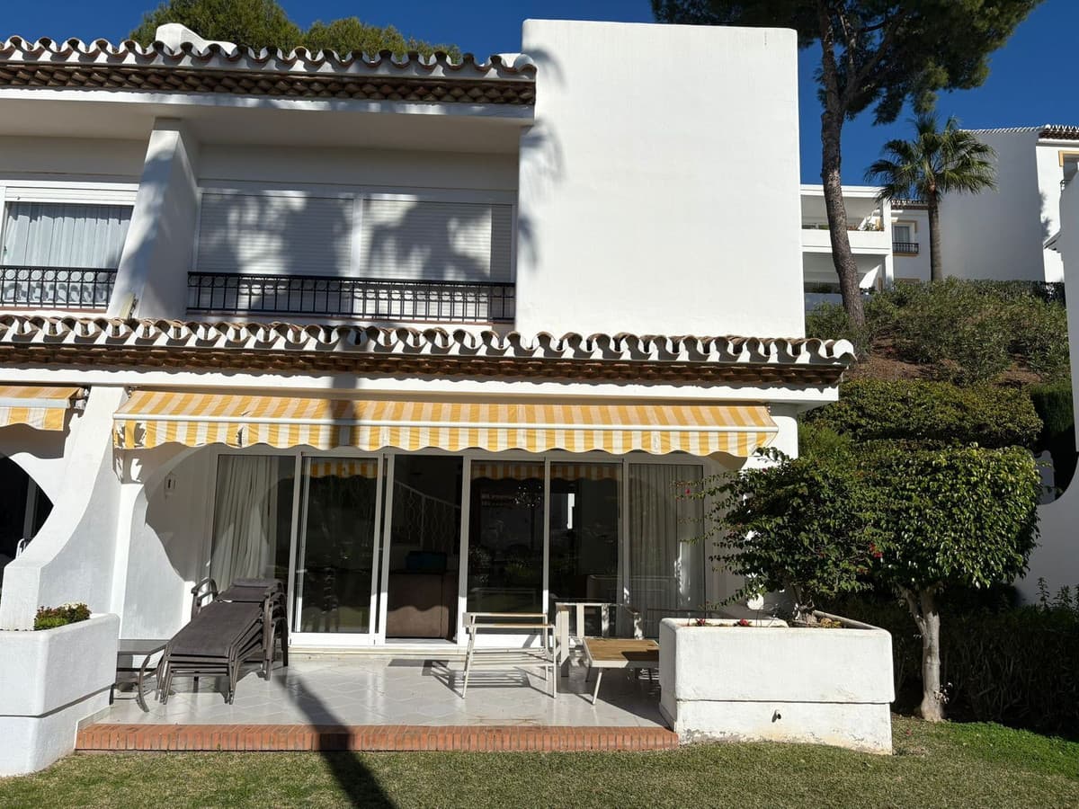 Semi-Detached House in Miraflores — photo 9 of 10