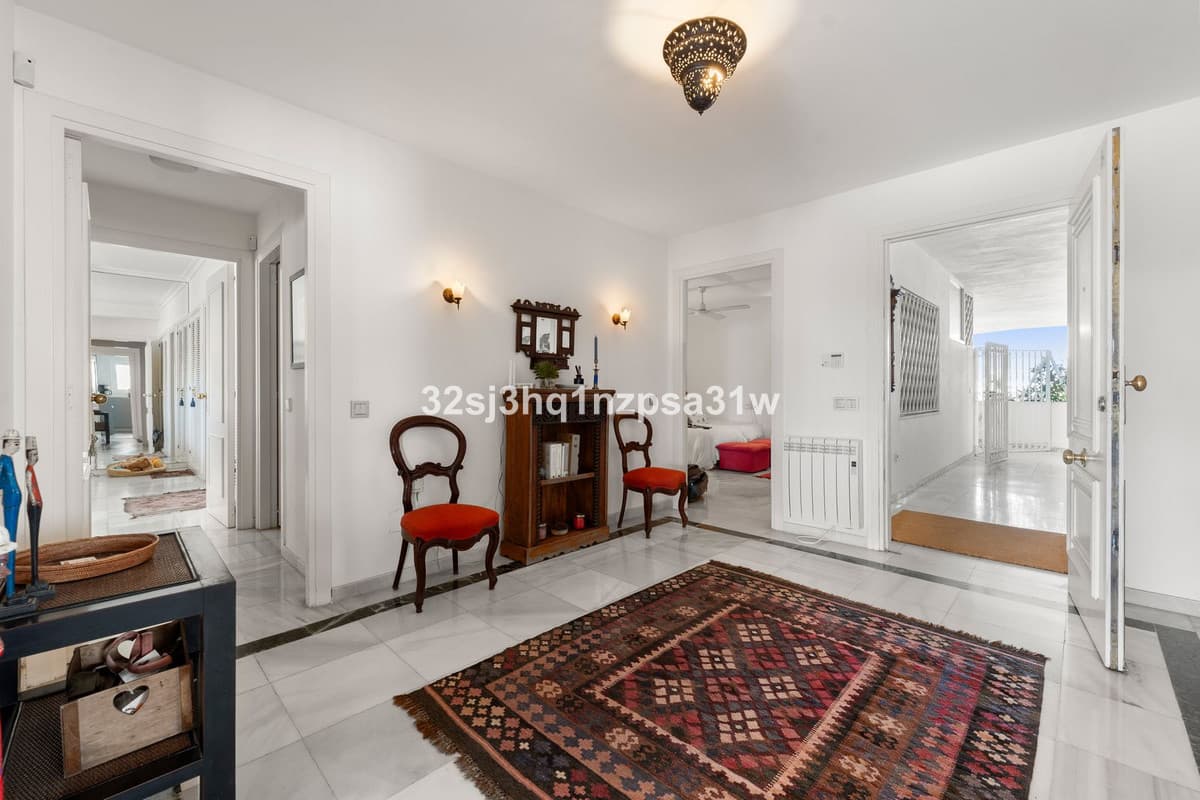 Middle Floor Apartment in Guadalmina Baja — photo 8 of 10