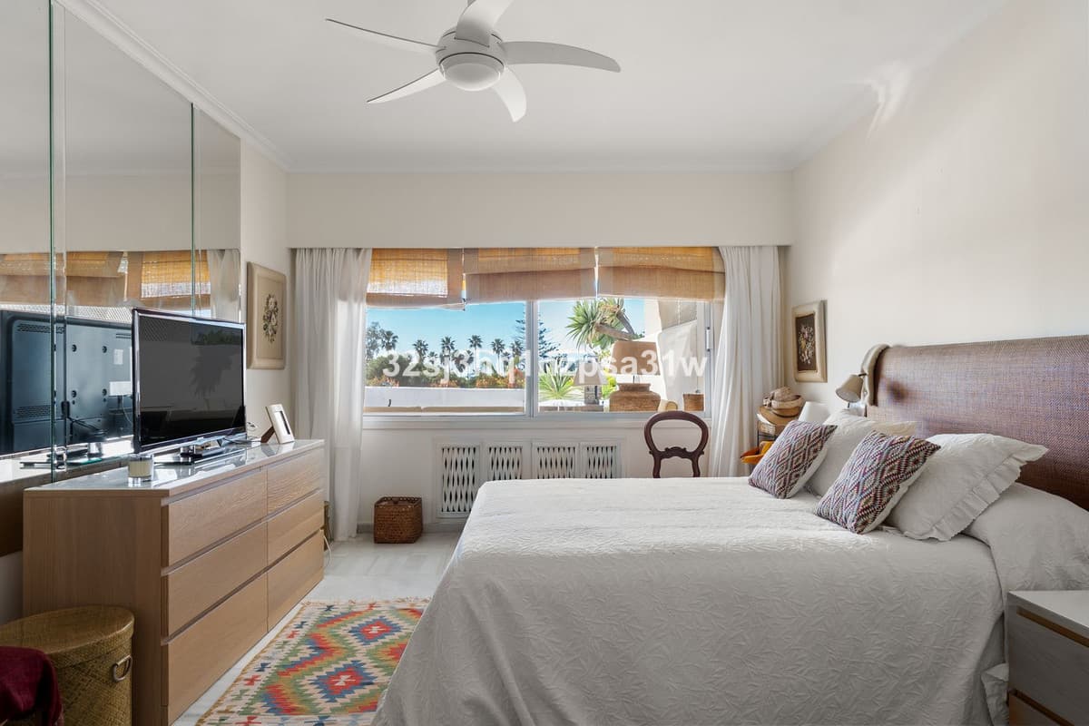 Middle Floor Apartment in Guadalmina Baja — photo 10 of 10