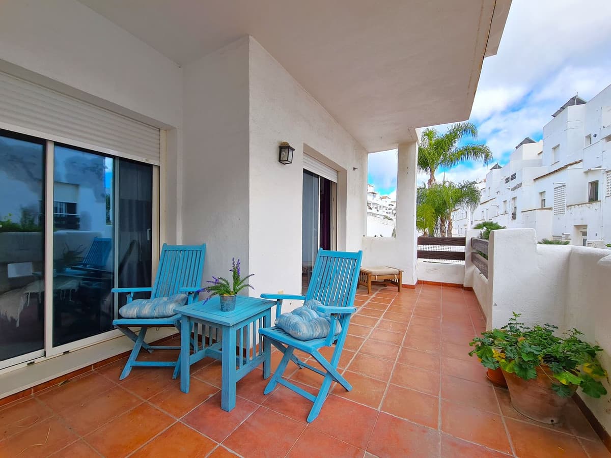 Middle Floor Apartment in Estepona — photo 1 of 10