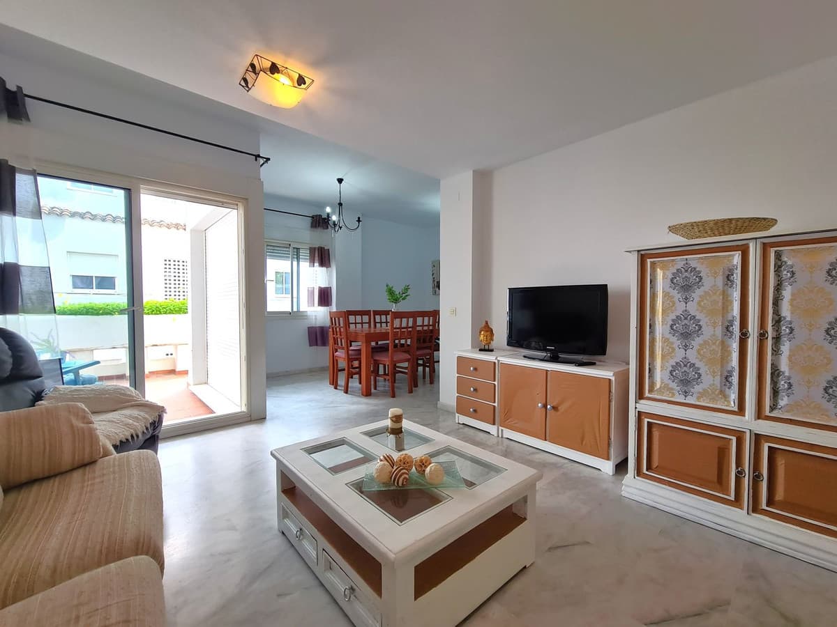 Middle Floor Apartment in Estepona — photo 2 of 10