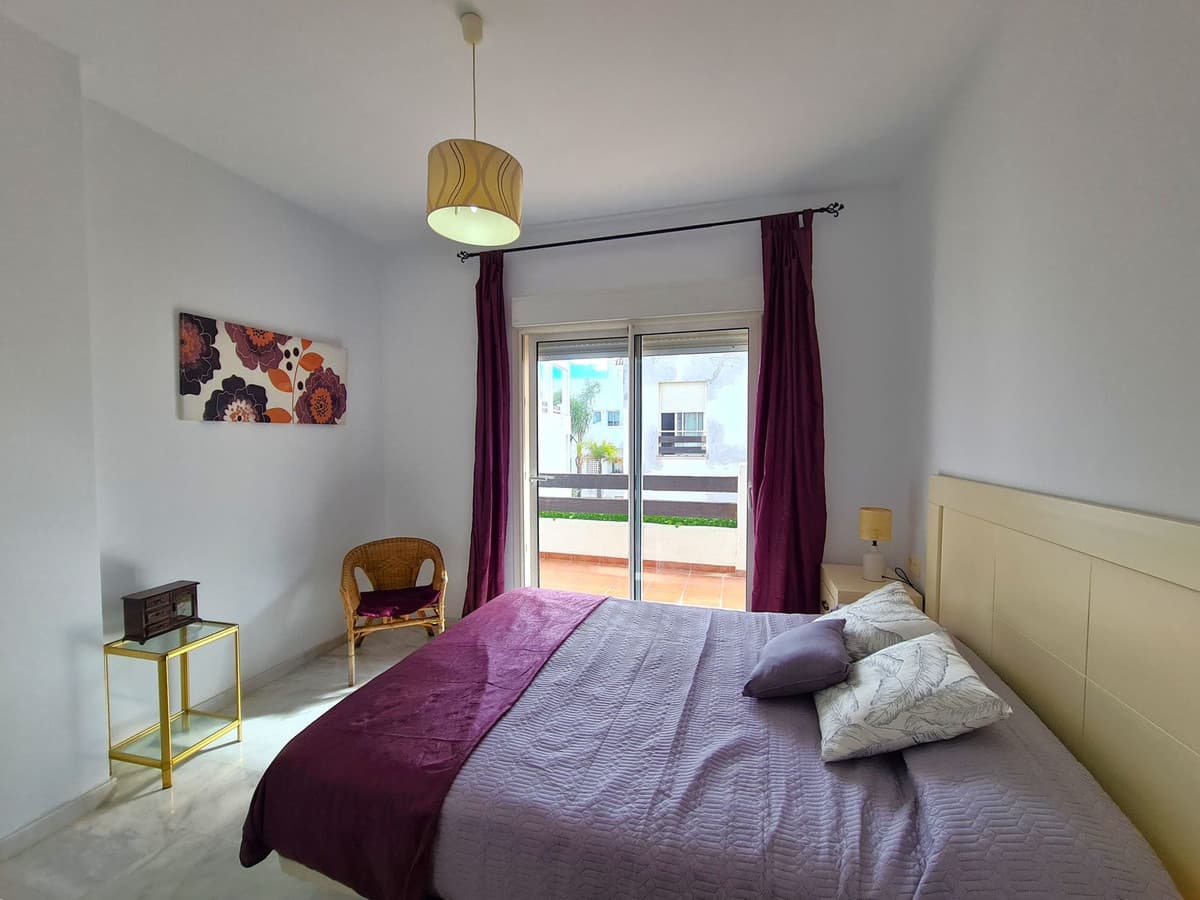 Middle Floor Apartment in Estepona — photo 3 of 10