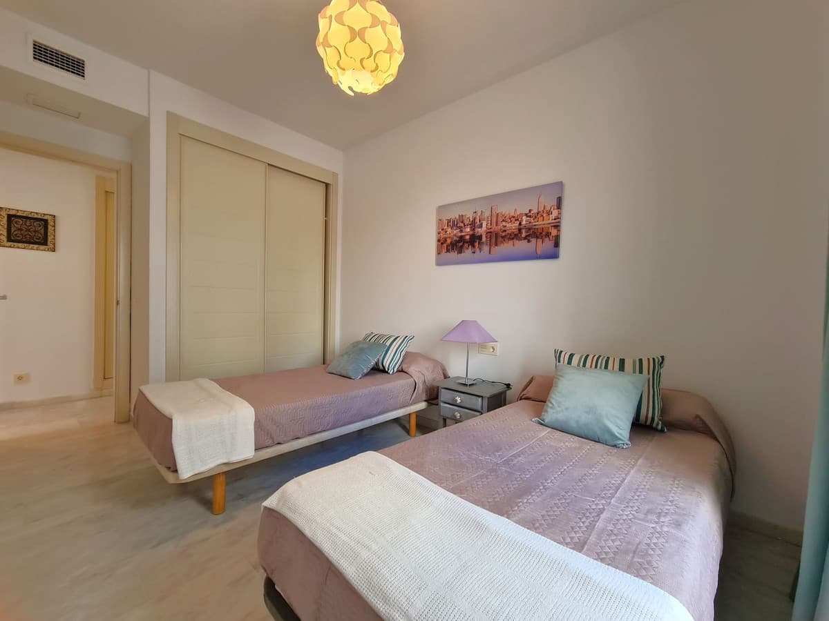 Middle Floor Apartment in Estepona — photo 4 of 10