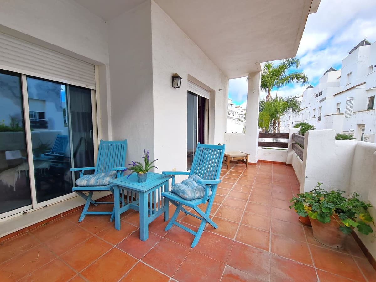 Middle Floor Apartment in Estepona — photo 9 of 10