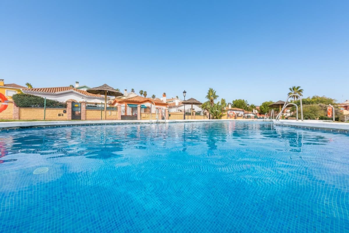 Detached Villa in La Duquesa — photo 2 of 10