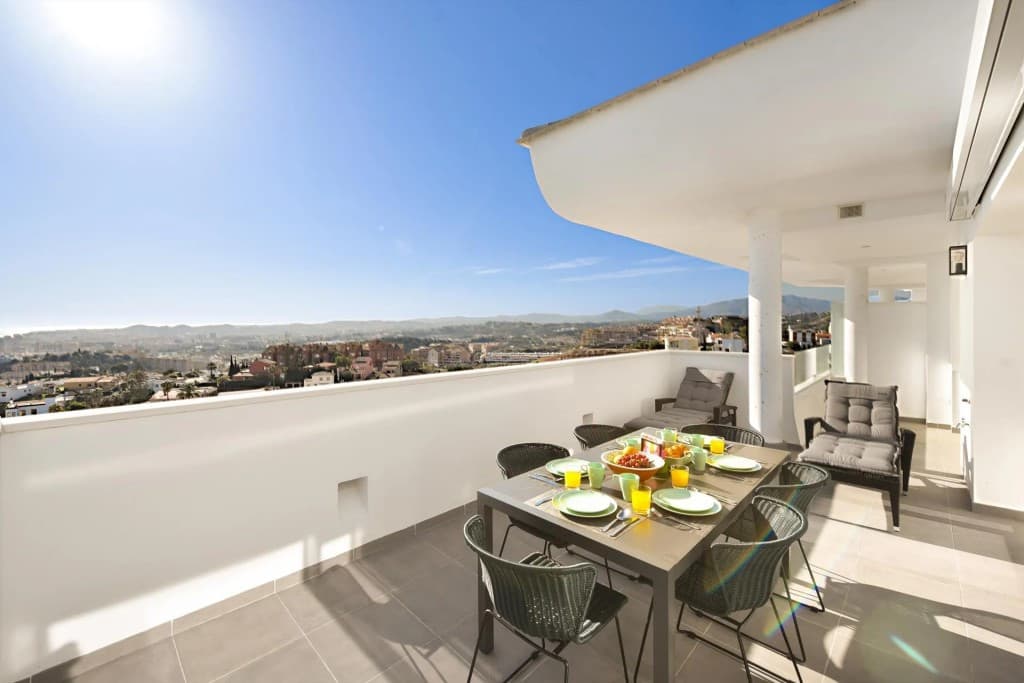 Middle Floor Apartment in Fuengirola — photo 2 of 10