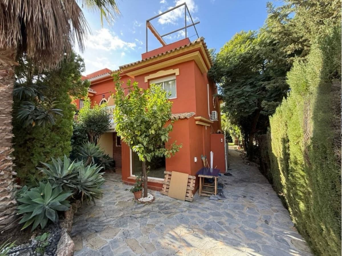 Semi-Detached House in Estepona — photo 2 of 10