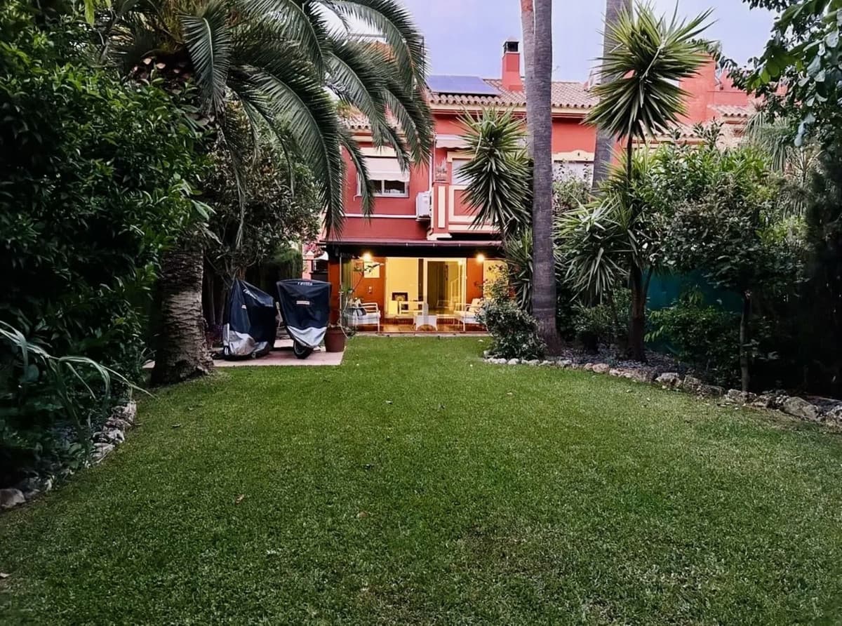 Semi-Detached House in Estepona — photo 4 of 10